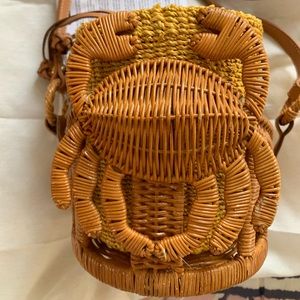 Woven basket/bucket bag